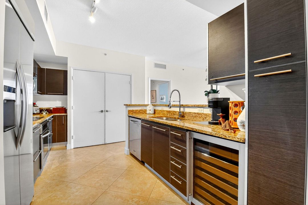 На продажу: $999,000 (2 спален, 2 ванн, 1721 Квадратных фут)