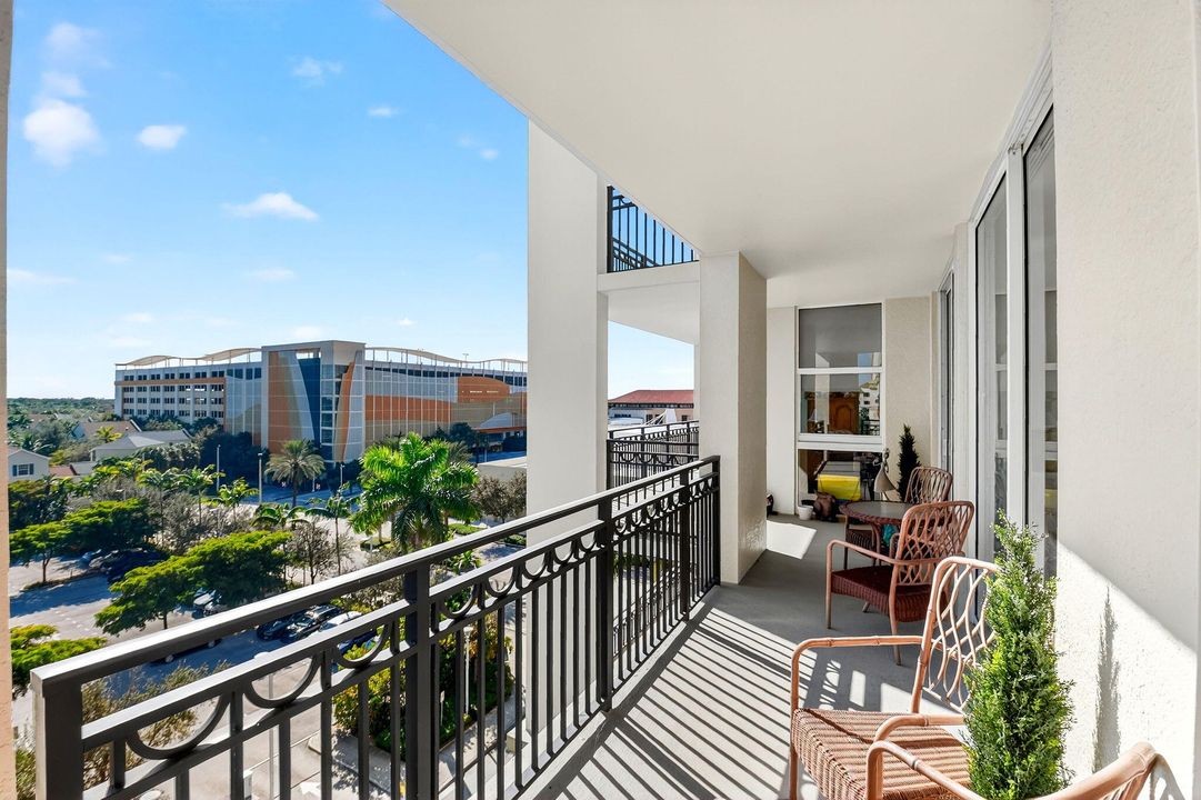 На продажу: $999,000 (2 спален, 2 ванн, 1721 Квадратных фут)