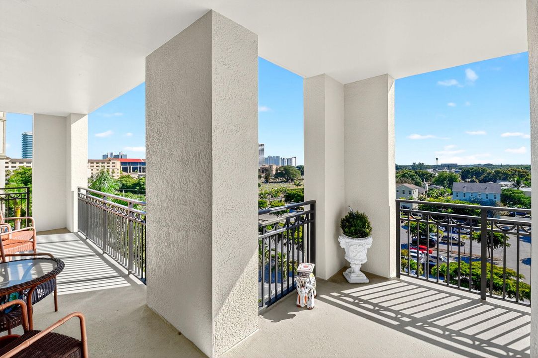 На продажу: $999,000 (2 спален, 2 ванн, 1721 Квадратных фут)