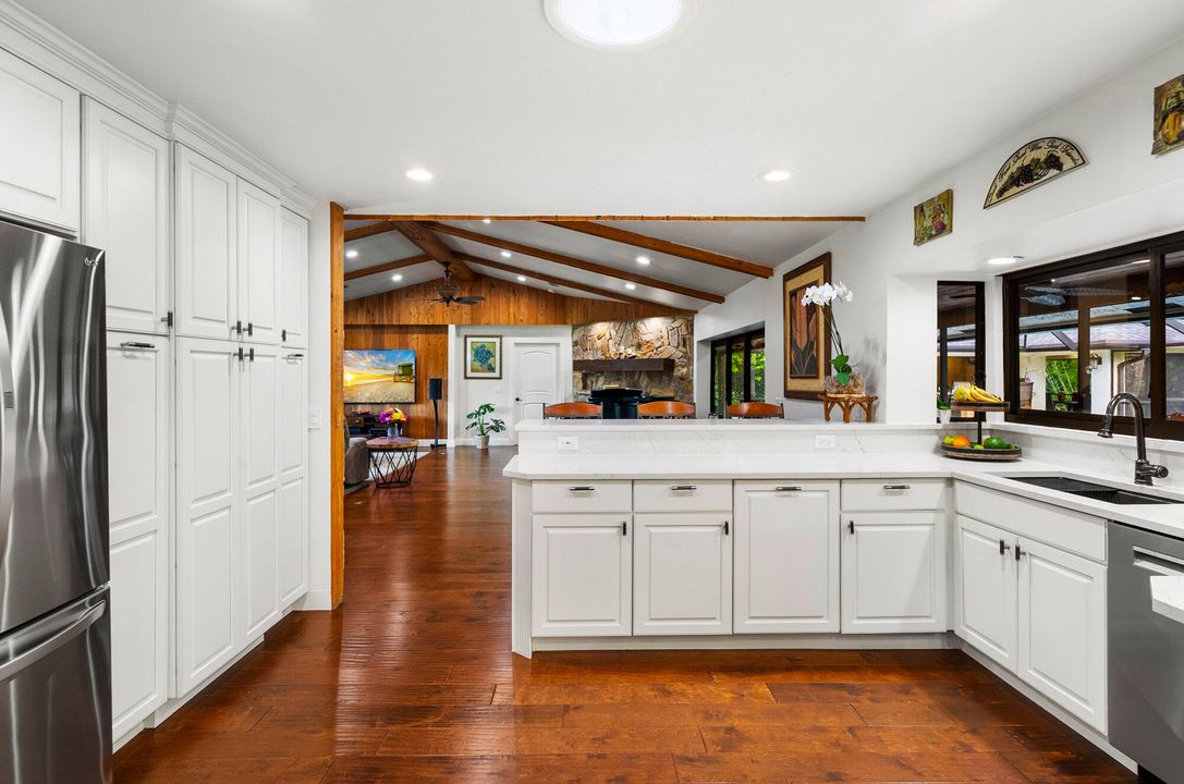 For Sale: $2,200,000 (6 beds, 5 baths, 3965 Square Feet)