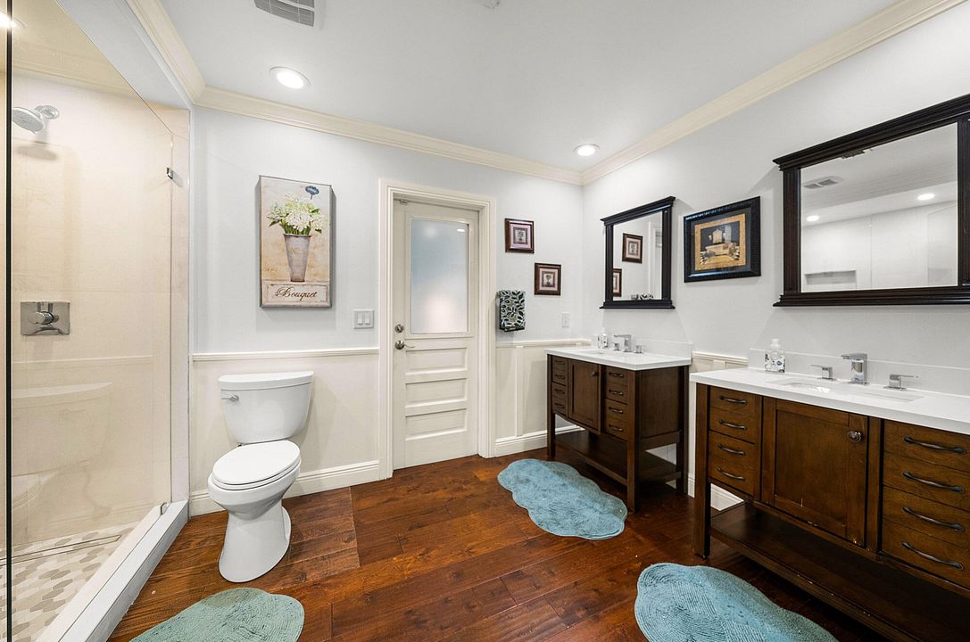 For Sale: $2,200,000 (6 beds, 5 baths, 3965 Square Feet)