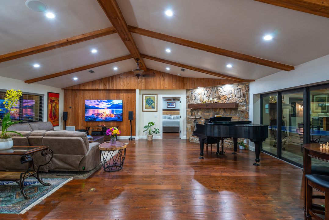 For Sale: $2,200,000 (6 beds, 5 baths, 3965 Square Feet)