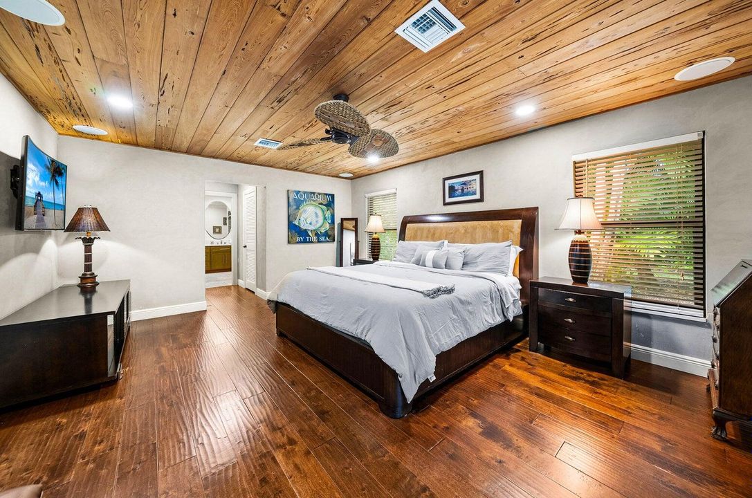 For Sale: $2,200,000 (6 beds, 5 baths, 3965 Square Feet)