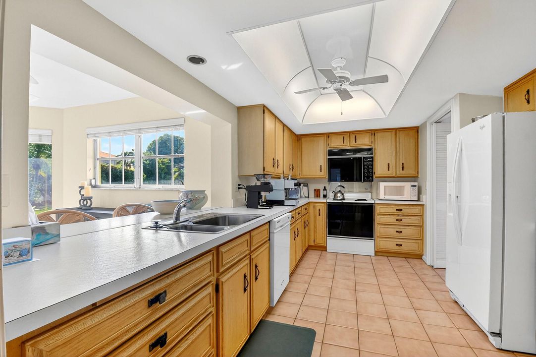 待售: $550,000 (3 贝兹, 2 浴室, 2070 平方英尺)