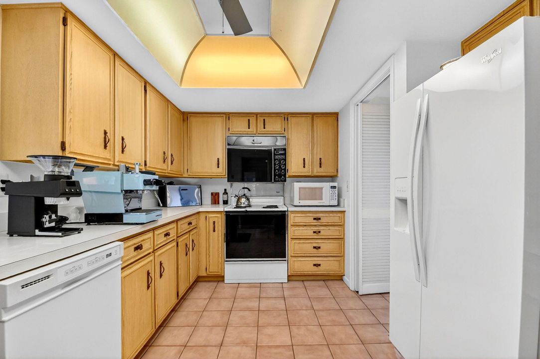 待售: $550,000 (3 贝兹, 2 浴室, 2070 平方英尺)