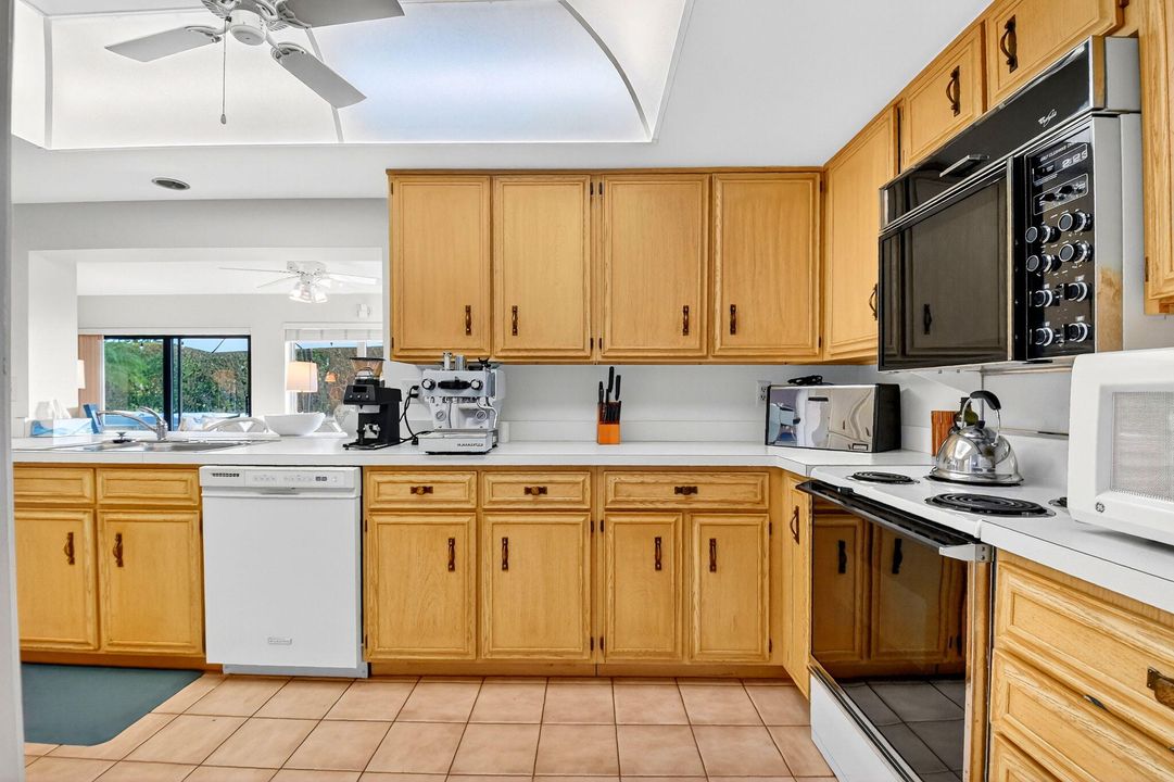 待售: $550,000 (3 贝兹, 2 浴室, 2070 平方英尺)