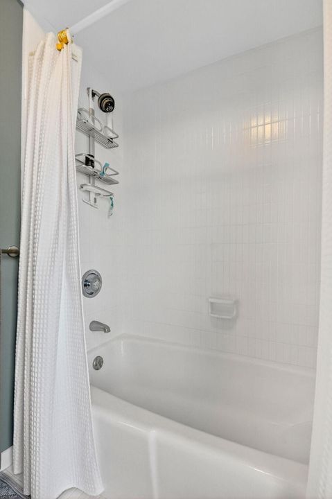 待售: $550,000 (3 贝兹, 2 浴室, 2070 平方英尺)