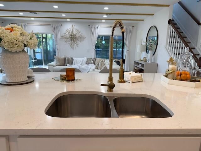 На продажу: $750,000 (4 спален, 3 ванн, 3212 Квадратных фут)