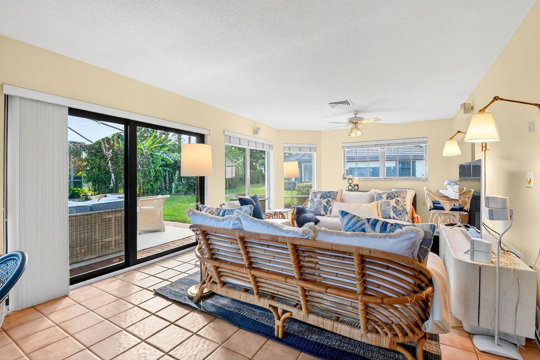 待售: $550,000 (3 贝兹, 2 浴室, 2070 平方英尺)