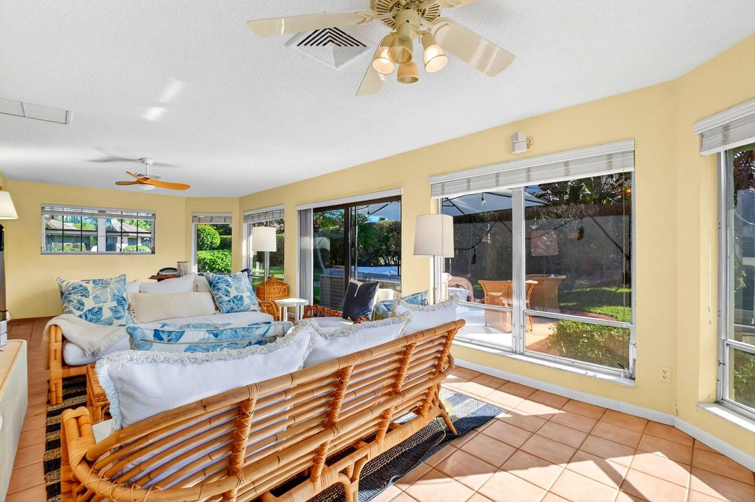 待售: $550,000 (3 贝兹, 2 浴室, 2070 平方英尺)