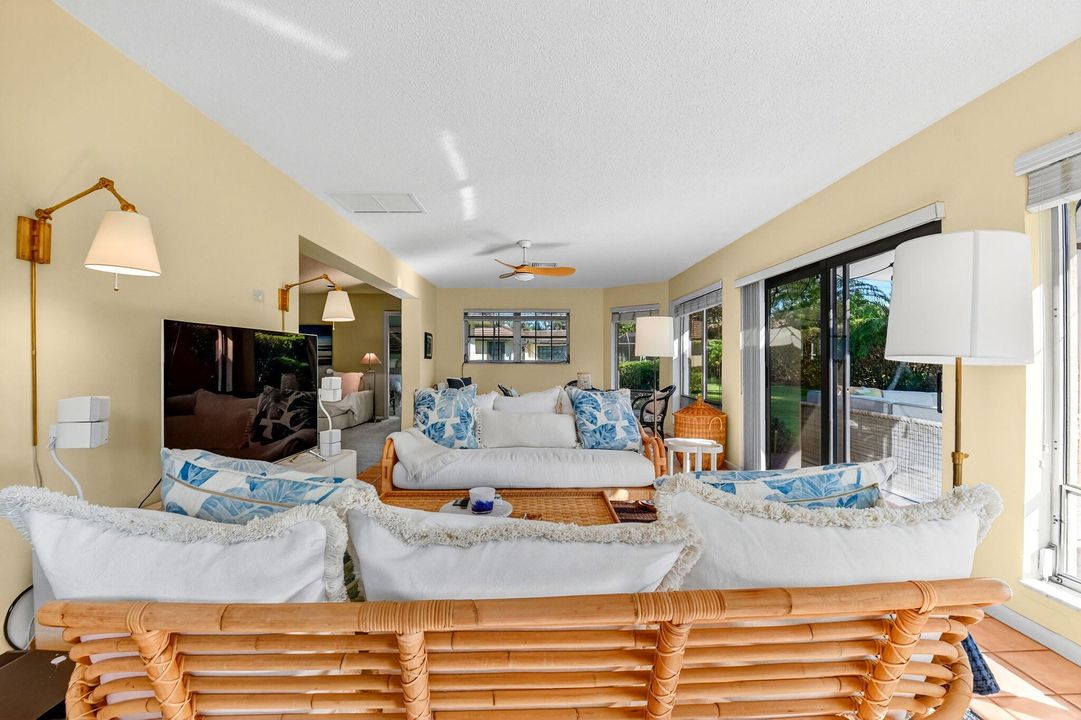 待售: $550,000 (3 贝兹, 2 浴室, 2070 平方英尺)