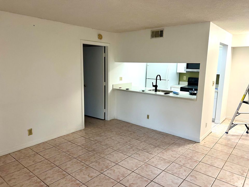 For Rent: $2,000 (2 beds, 2 baths, 800 Square Feet)