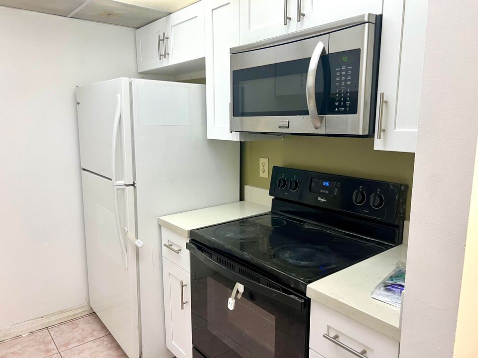 For Rent: $2,000 (2 beds, 2 baths, 800 Square Feet)