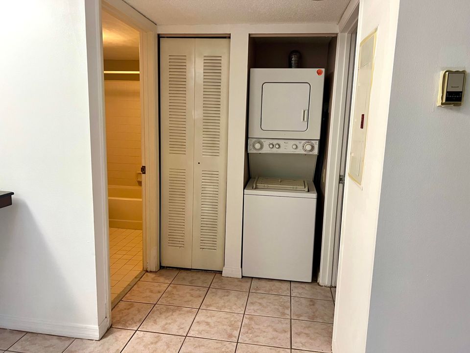 For Rent: $2,000 (2 beds, 2 baths, 800 Square Feet)