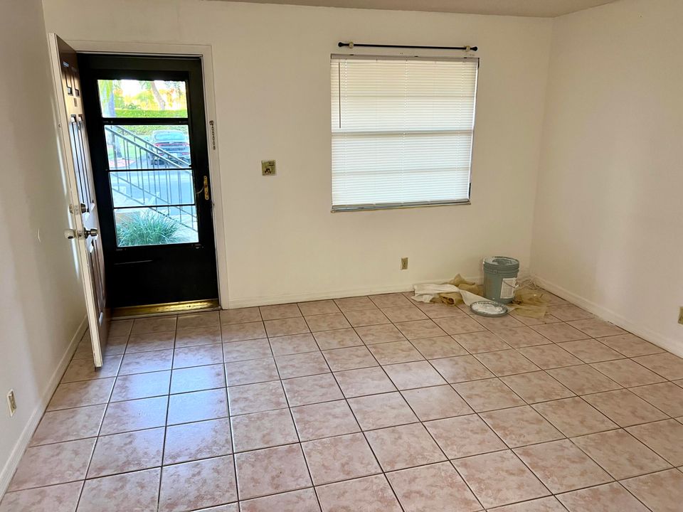 For Rent: $2,000 (2 beds, 2 baths, 800 Square Feet)
