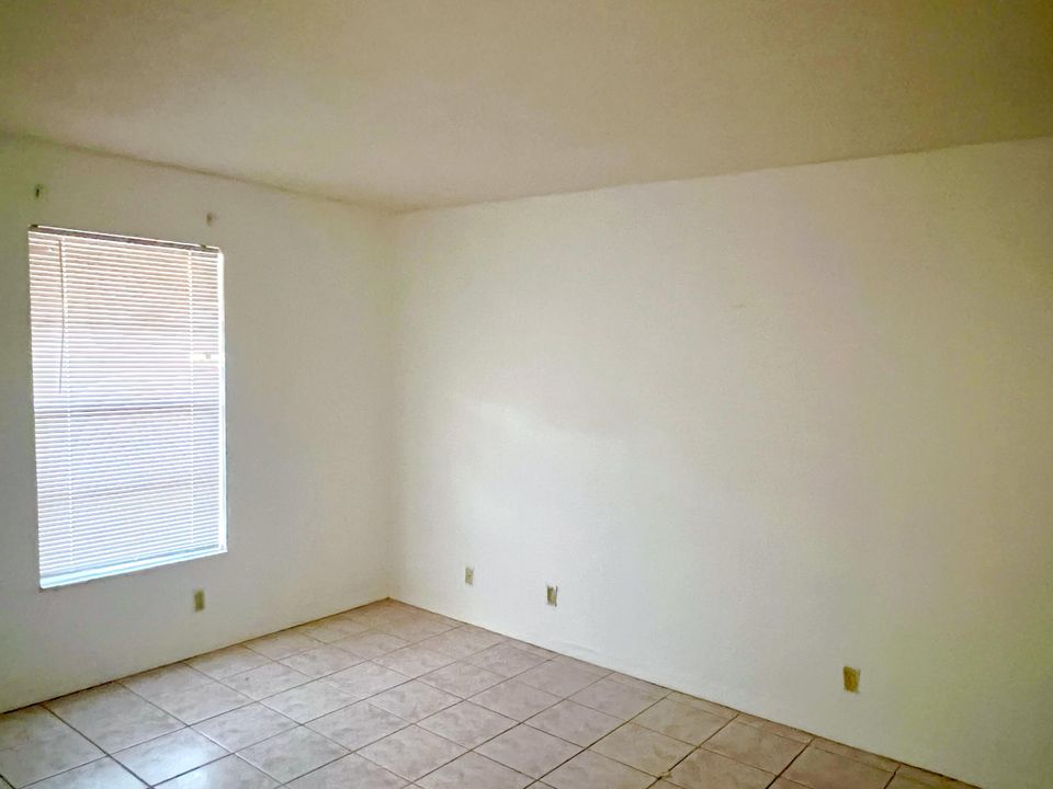 For Rent: $2,000 (2 beds, 2 baths, 800 Square Feet)