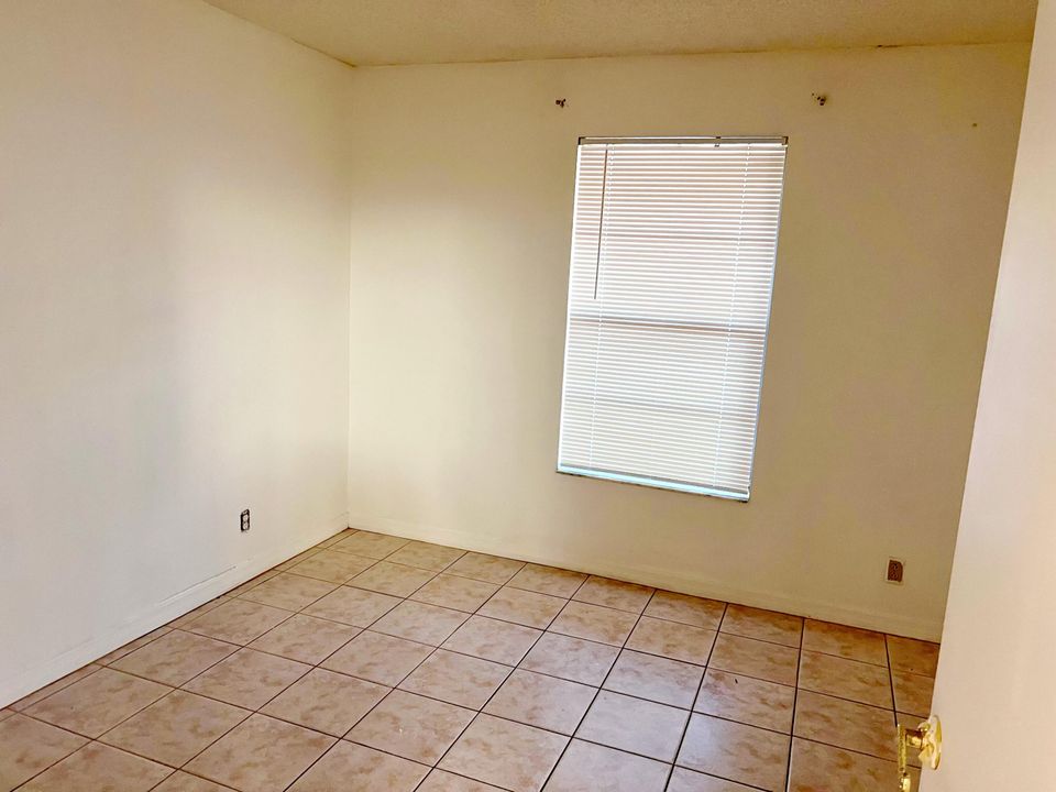 For Rent: $2,000 (2 beds, 2 baths, 800 Square Feet)