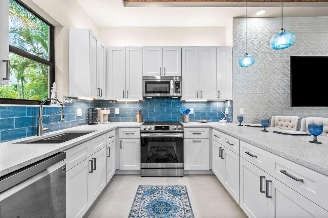 For Sale: $2,200,000 (6 beds, 5 baths, 3965 Square Feet)