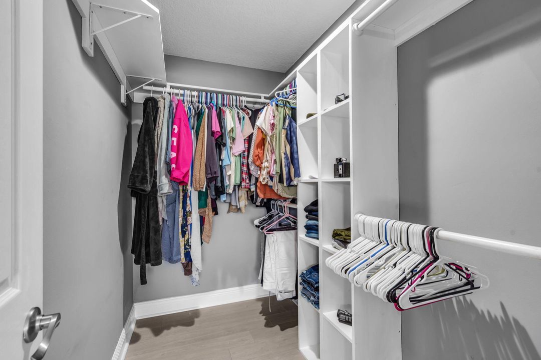 For Sale: $549,900 (3 beds, 2 baths, 1962 Square Feet)