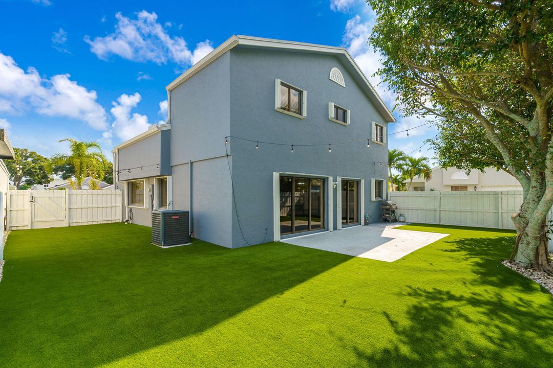 For Sale: $549,900 (3 beds, 2 baths, 1962 Square Feet)