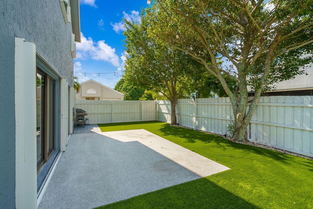 For Sale: $549,900 (3 beds, 2 baths, 1962 Square Feet)