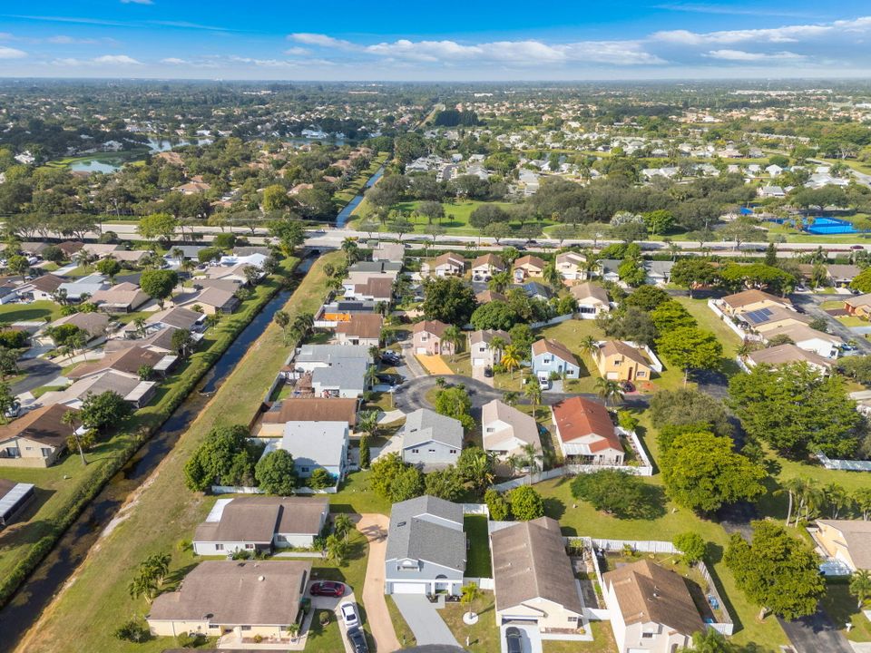 For Sale: $549,900 (3 beds, 2 baths, 1962 Square Feet)