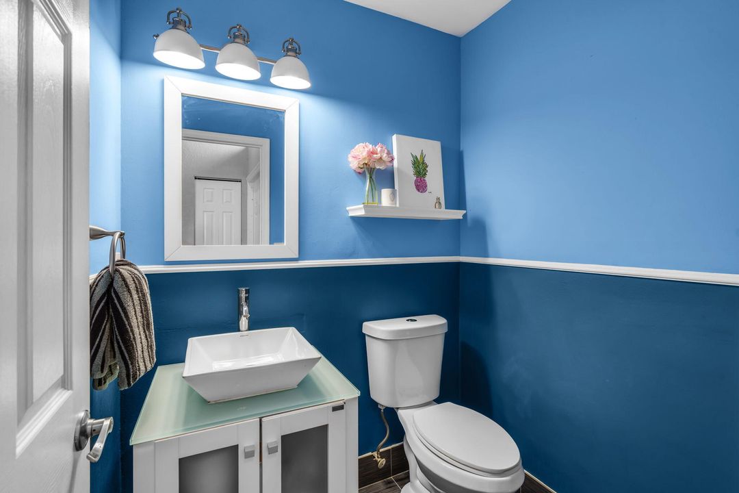 For Sale: $549,900 (3 beds, 2 baths, 1962 Square Feet)