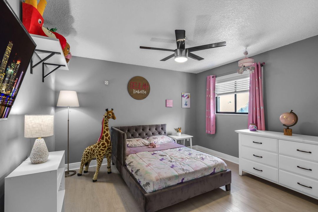 For Sale: $549,900 (3 beds, 2 baths, 1962 Square Feet)