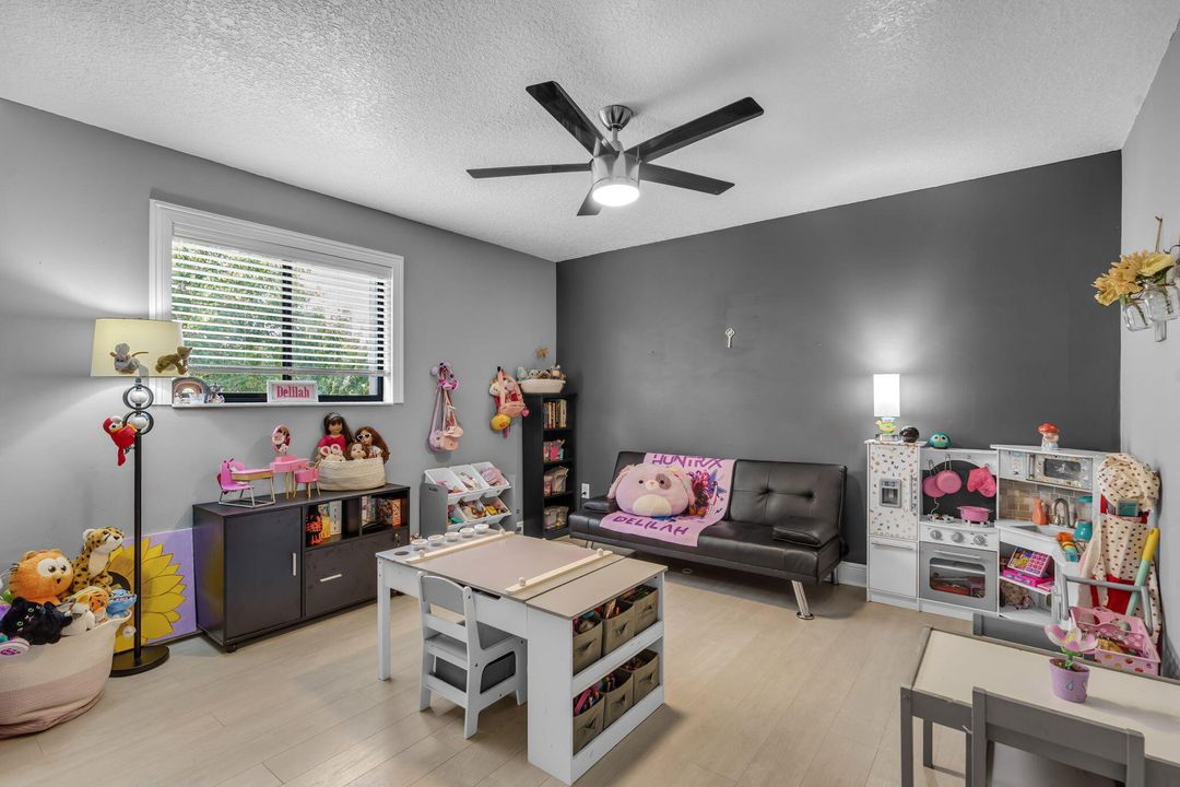 For Sale: $549,900 (3 beds, 2 baths, 1962 Square Feet)