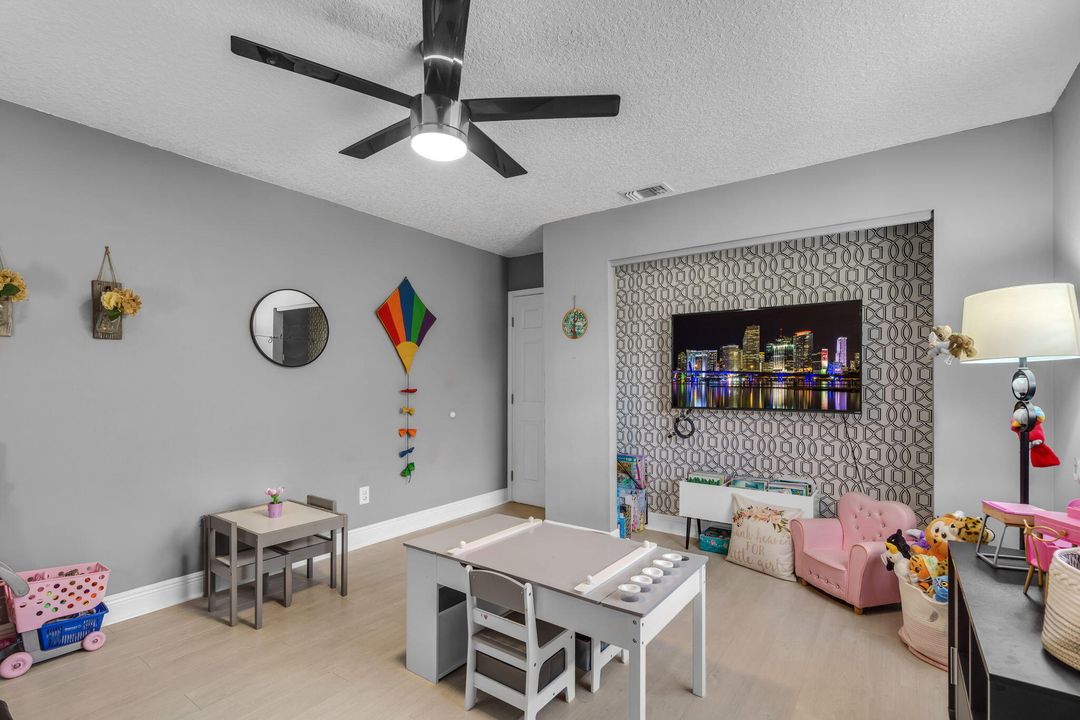 For Sale: $549,900 (3 beds, 2 baths, 1962 Square Feet)