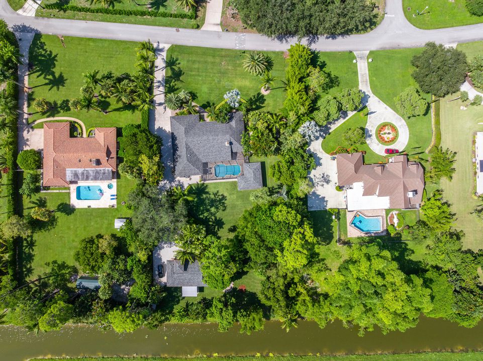 For Sale: $2,200,000 (6 beds, 5 baths, 3965 Square Feet)