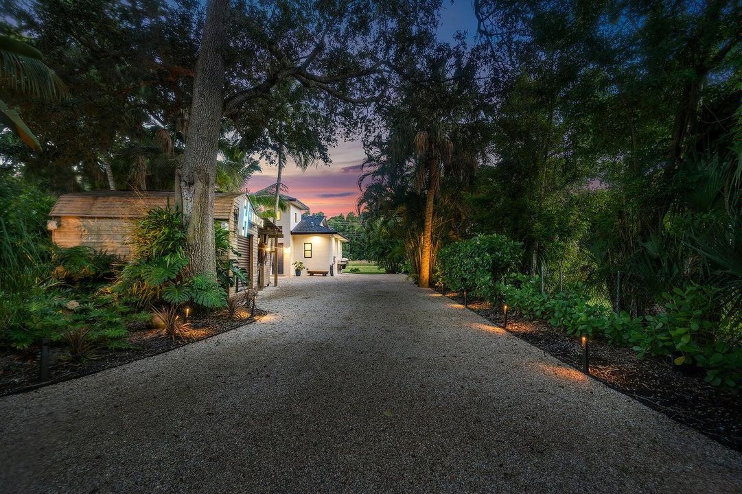 For Sale: $2,200,000 (6 beds, 5 baths, 3965 Square Feet)