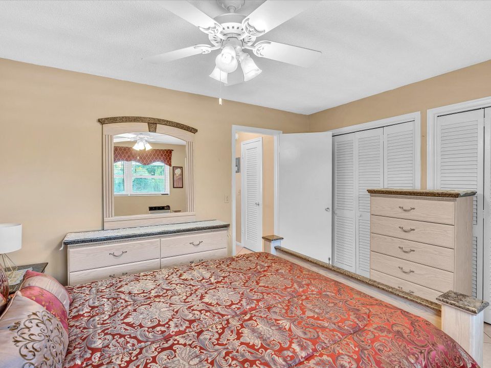 For Sale: $119,000 (1 beds, 1 baths, 574 Square Feet)