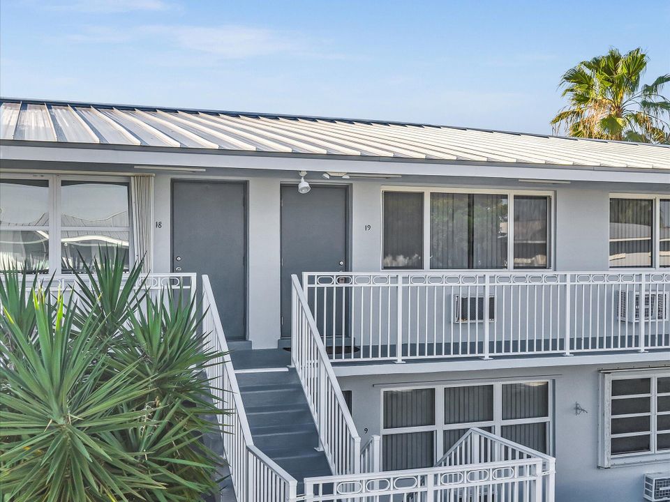 For Sale: $119,000 (1 beds, 1 baths, 574 Square Feet)