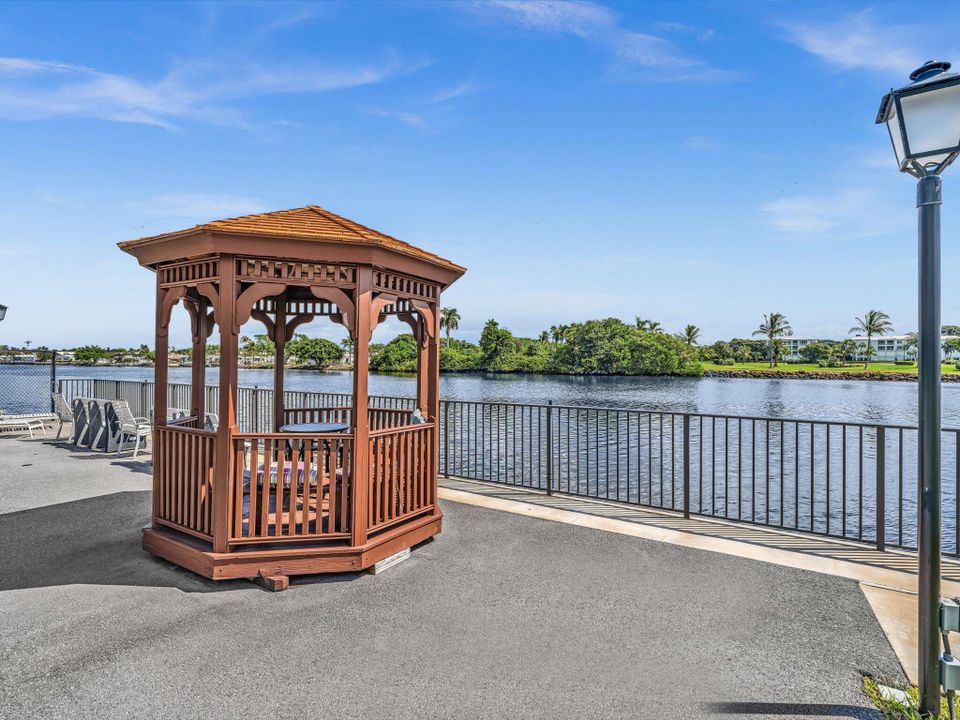 For Sale: $119,000 (1 beds, 1 baths, 574 Square Feet)