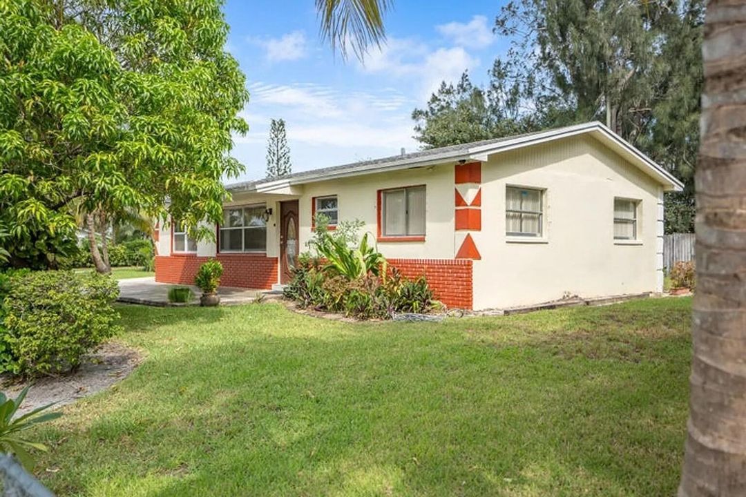 Active With Contract: $369,000 (4 beds, 2 baths, 1168 Square Feet)