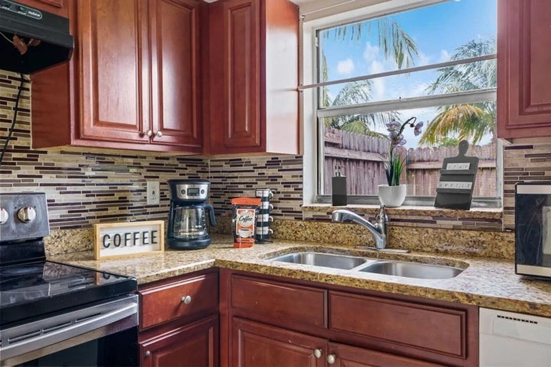 Active With Contract: $369,000 (4 beds, 2 baths, 1168 Square Feet)