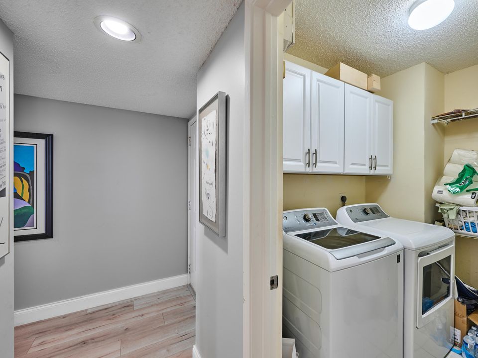 待售: $330,000 (2 贝兹, 2 浴室, 1460 平方英尺)