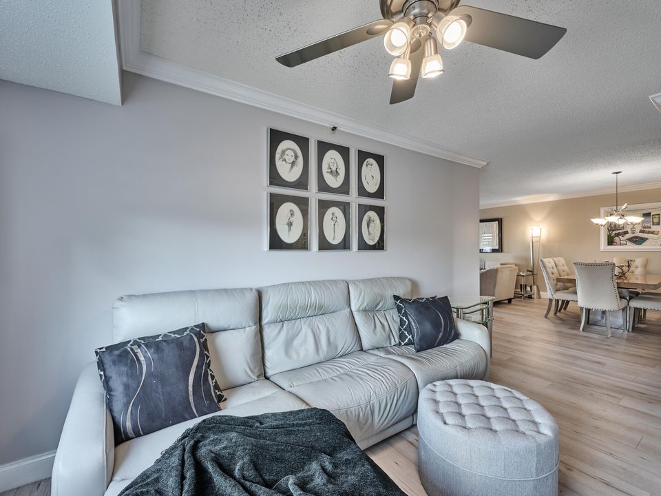 待售: $330,000 (2 贝兹, 2 浴室, 1460 平方英尺)