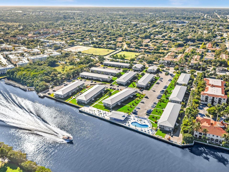 For Sale: $119,000 (1 beds, 1 baths, 574 Square Feet)