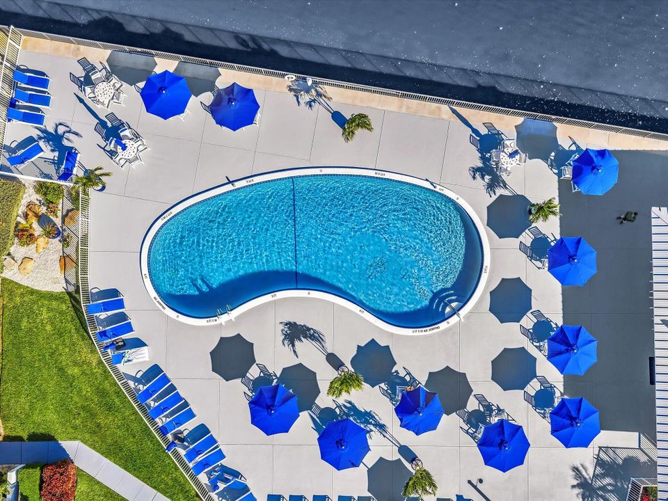 For Sale: $119,000 (1 beds, 1 baths, 574 Square Feet)