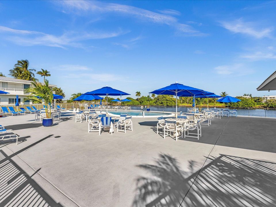 For Sale: $119,000 (1 beds, 1 baths, 574 Square Feet)