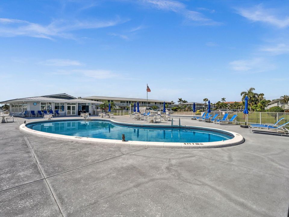 For Sale: $119,000 (1 beds, 1 baths, 574 Square Feet)