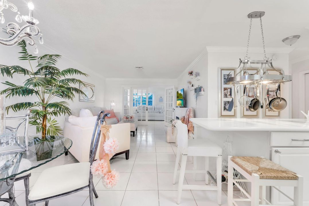 For Sale: $187,000 (1 beds, 1 baths, 820 Square Feet)