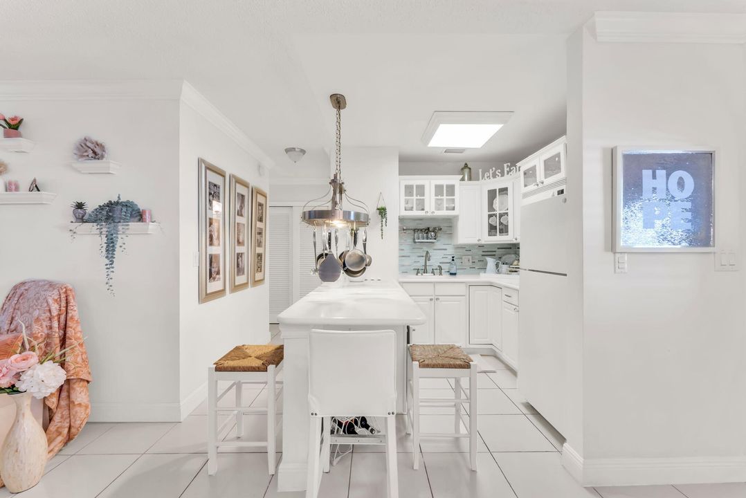 For Sale: $187,000 (1 beds, 1 baths, 820 Square Feet)