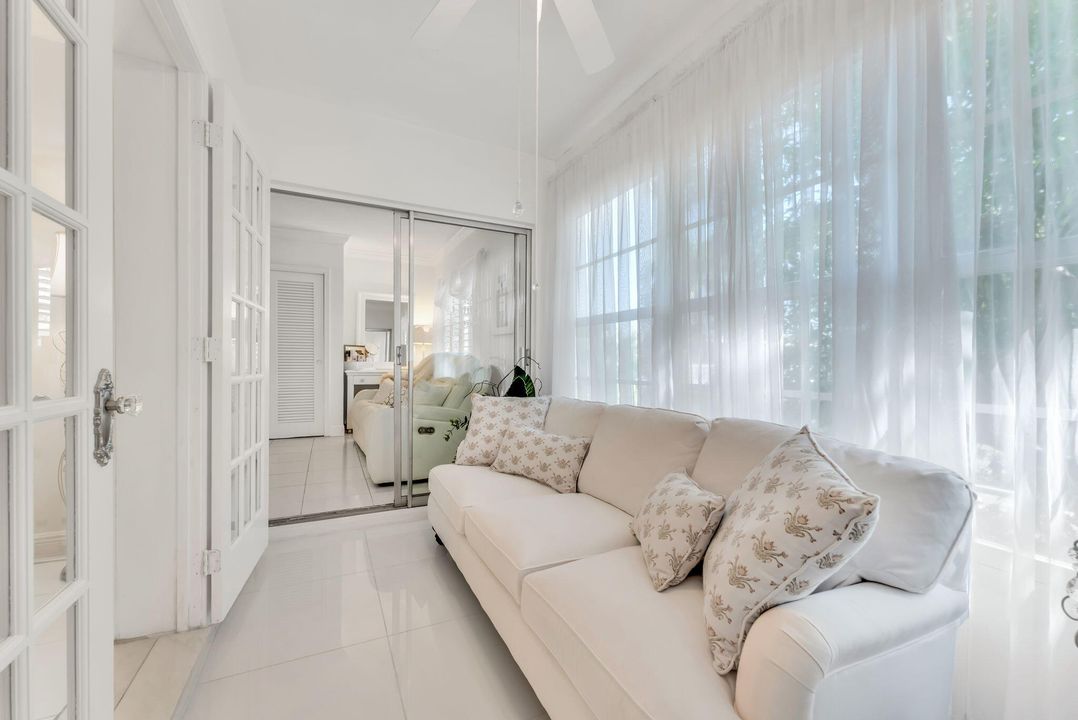 For Sale: $187,000 (1 beds, 1 baths, 820 Square Feet)