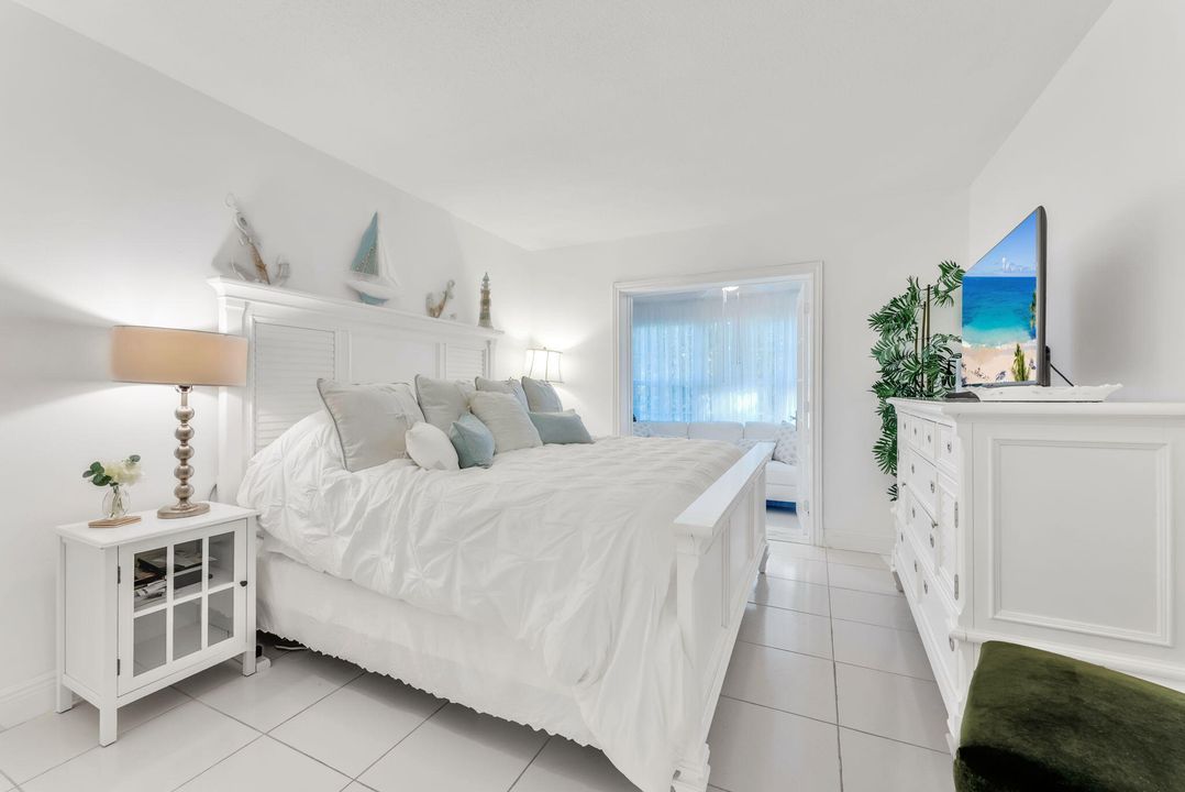 For Sale: $187,000 (1 beds, 1 baths, 820 Square Feet)