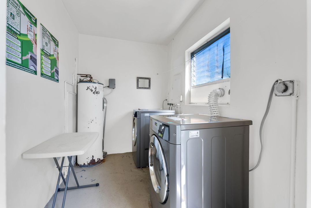 For Sale: $187,000 (1 beds, 1 baths, 820 Square Feet)