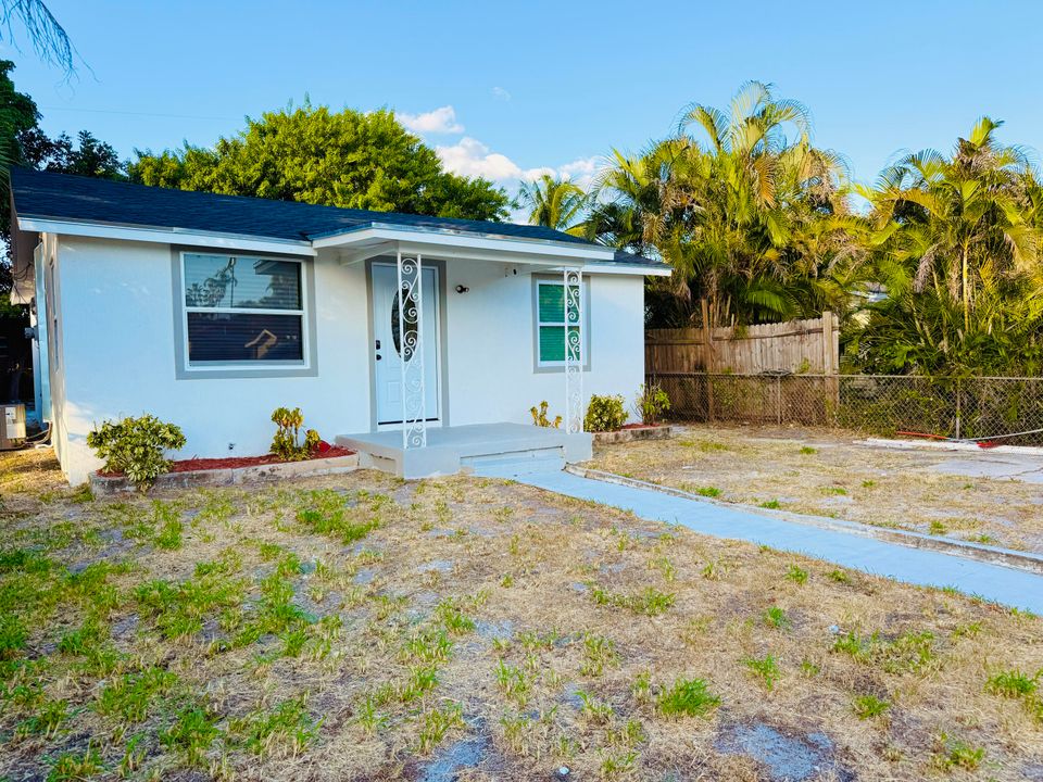 На продажу: $349,999 (3 спален, 1 ванн, 716 Квадратных фут)