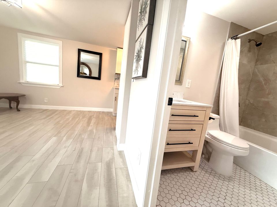 На продажу: $349,999 (3 спален, 1 ванн, 716 Квадратных фут)